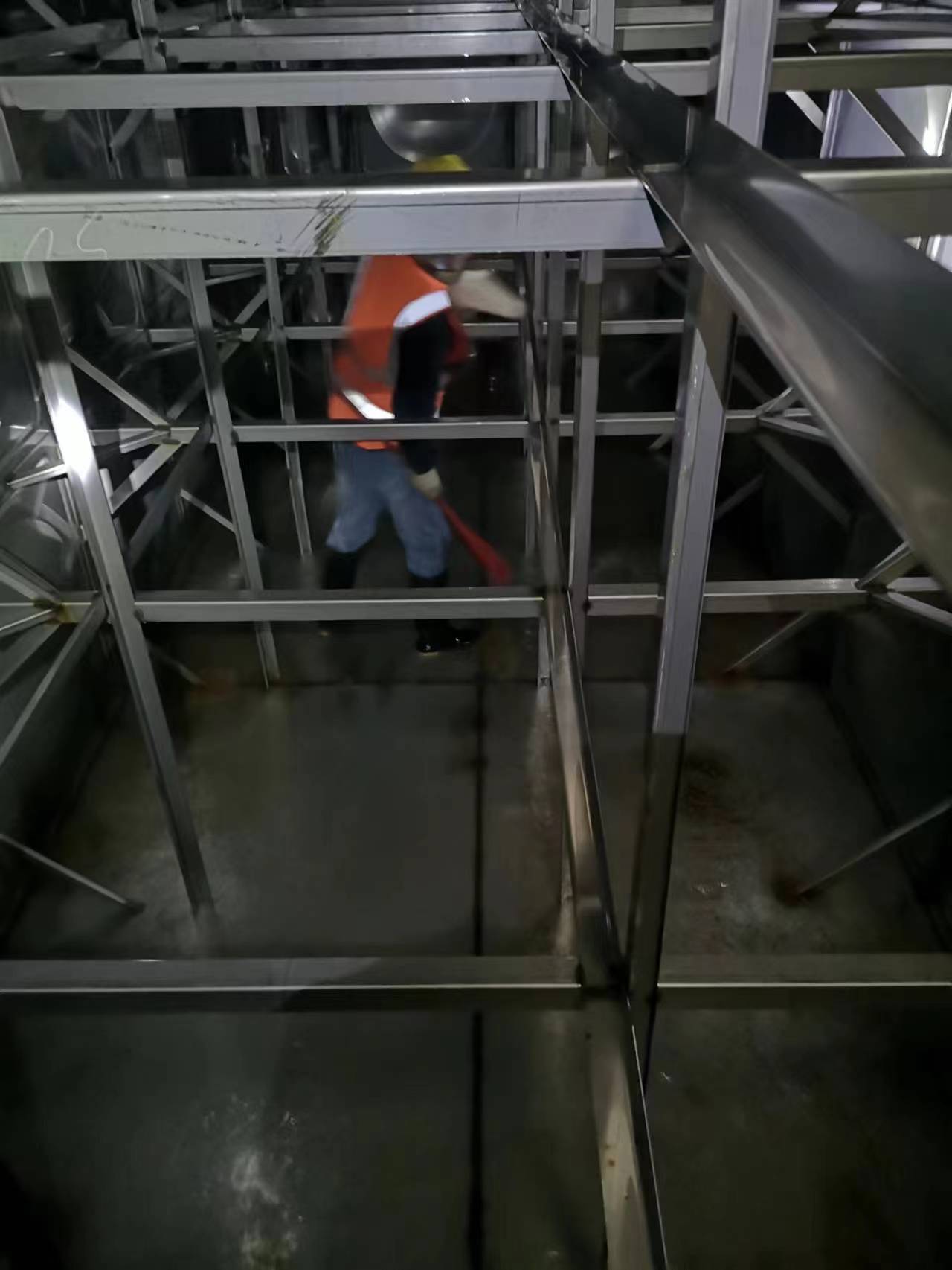 水箱一年清洗2次 二次水箱清洗