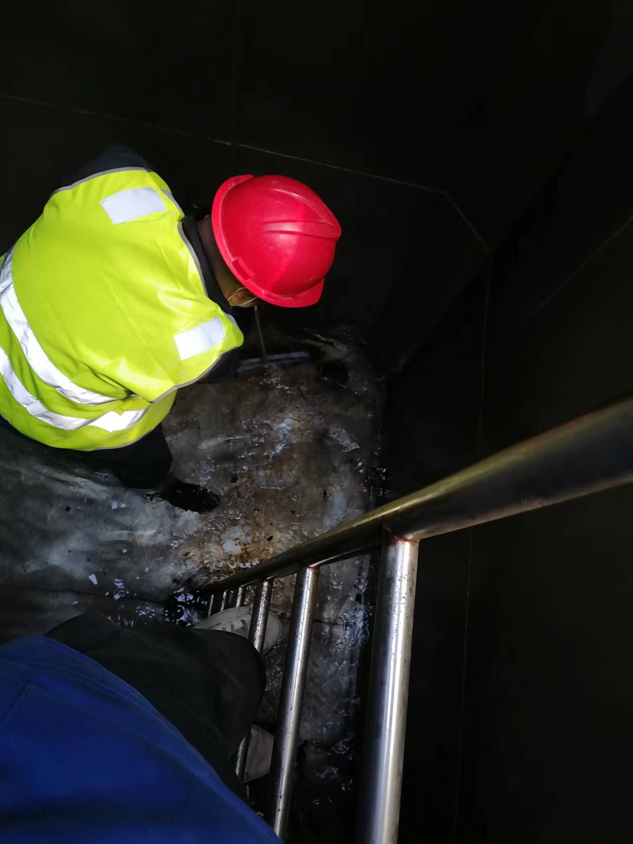 松江九亭大街小区居民生活水箱清洗